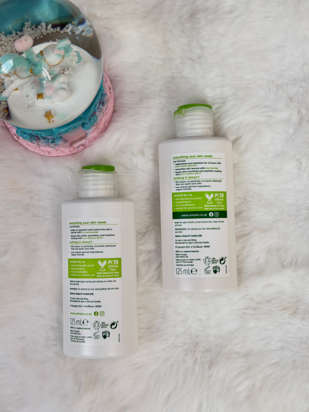 کرم آبرسان سیمپل مدل Hydrating Light Moisturiser حجم 125 میلی لیتر | مرطوب کننده صورت